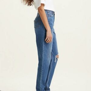 Levi’s 80s mom jeans